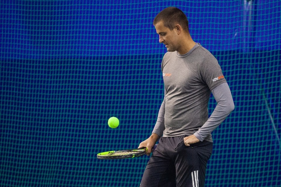 Легендарный Михаил Южный преподал урок псковским теннисистам Легендарный Михаил Южный преподал урок псковским теннисистам