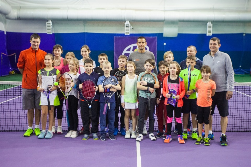 Легендарный Михаил Южный преподал урок псковским теннисистам Легендарный Михаил Южный преподал урок псковским теннисистам
