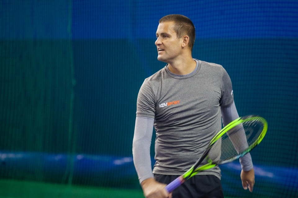 Легендарный Михаил Южный преподал урок псковским теннисистам Легендарный Михаил Южный преподал урок псковским теннисистам