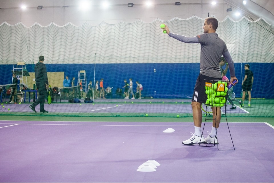 Легендарный Михаил Южный преподал урок псковским теннисистам Легендарный Михаил Южный преподал урок псковским теннисистам