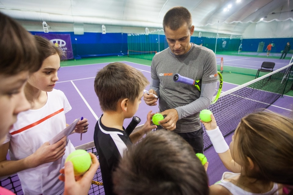 Легендарный Михаил Южный преподал урок псковским теннисистам Легендарный Михаил Южный преподал урок псковским теннисистам