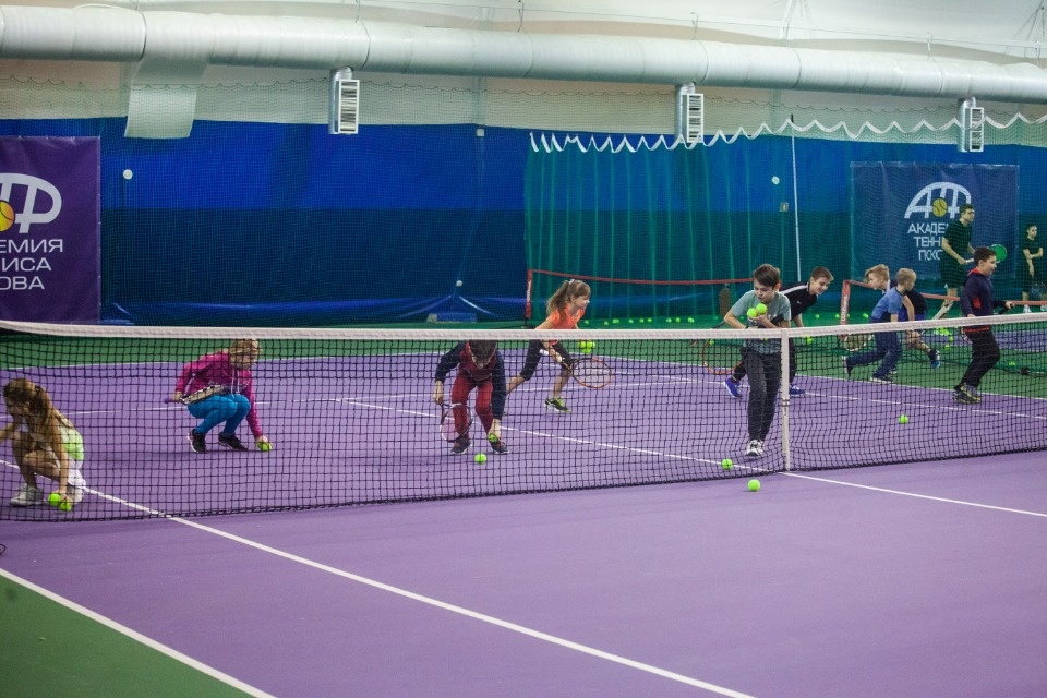 Легендарный Михаил Южный преподал урок псковским теннисистам Легендарный Михаил Южный преподал урок псковским теннисистам