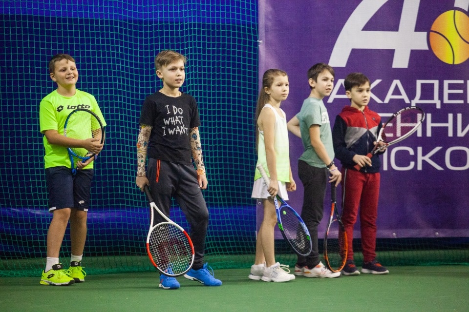 Легендарный Михаил Южный преподал урок псковским теннисистам Легендарный Михаил Южный преподал урок псковским теннисистам