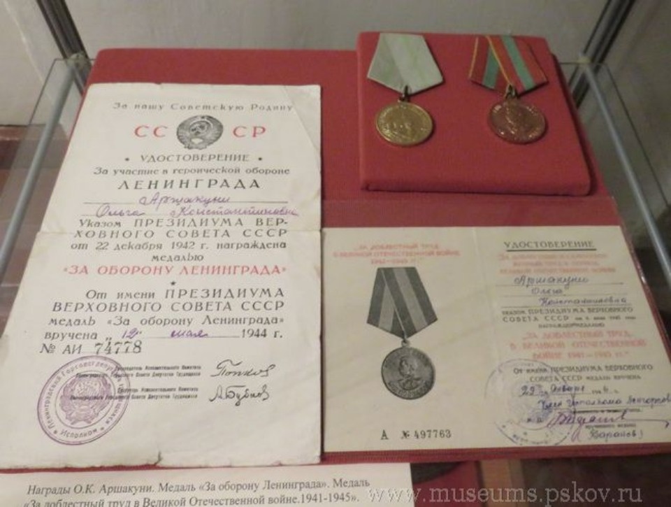 Выставка «Юрий Спегальский и Ольга Аршакуни: блокадные страницы» открылась в Пскове