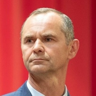 Каждой бабушке — по мешку