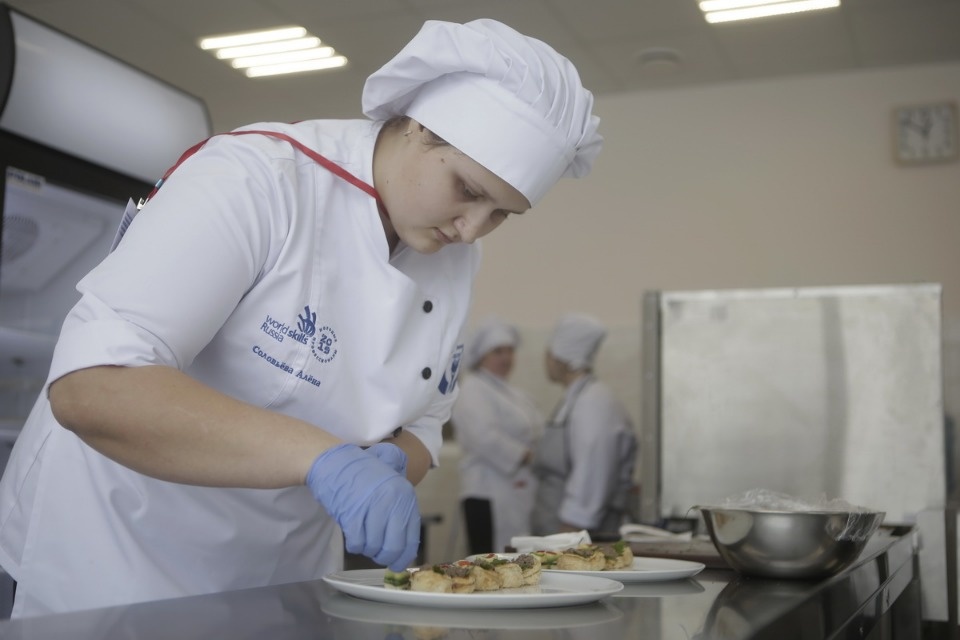Конкурс поваров на чемпионате «Молодые профессионалы» (Worldskills Russia) в Пскове