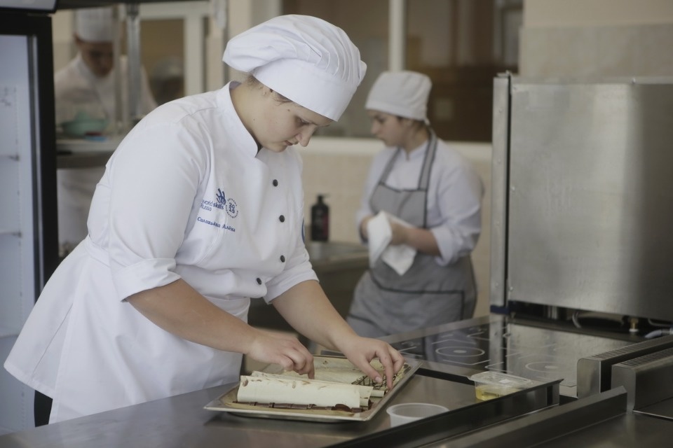 Конкурс поваров на чемпионате «Молодые профессионалы» (Worldskills Russia) в Пскове