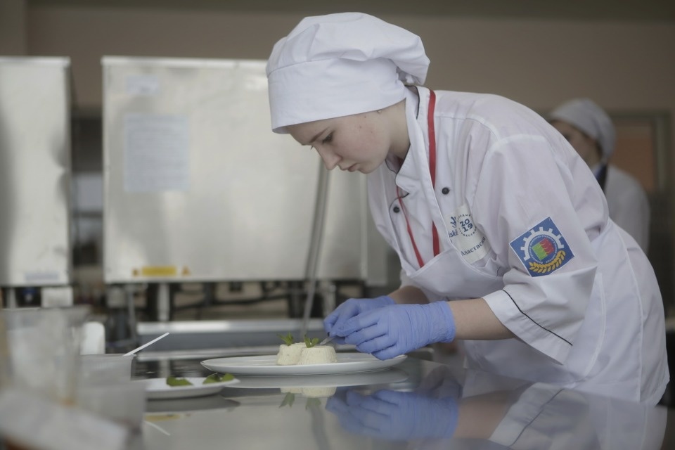 Конкурс поваров на чемпионате «Молодые профессионалы» (Worldskills Russia) в Пскове