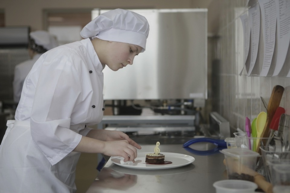 Конкурс поваров на чемпионате «Молодые профессионалы» (Worldskills Russia) в Пскове