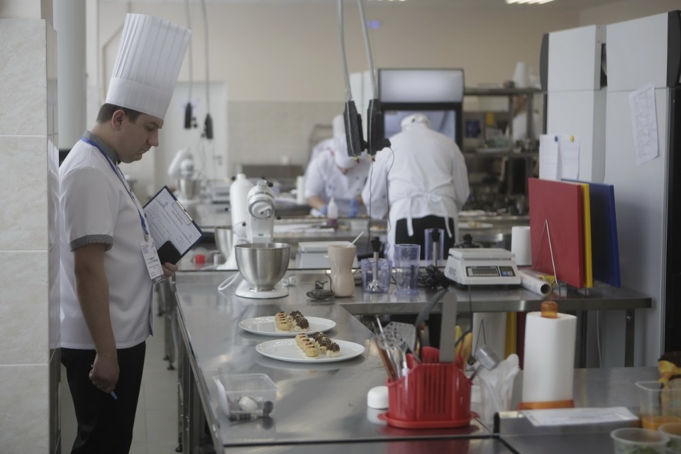Конкурс поваров на чемпионате «Молодые профессионалы» (Worldskills Russia) в Пскове