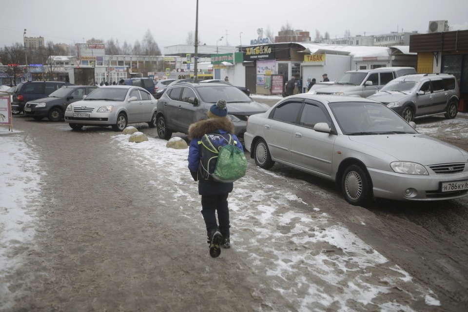 Парковка под окнами