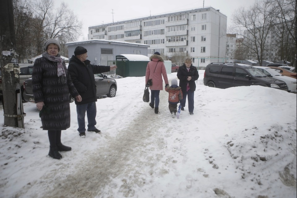 Парковка под окнами