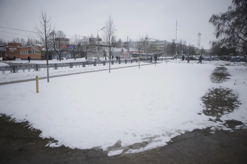 Парковка под окнами