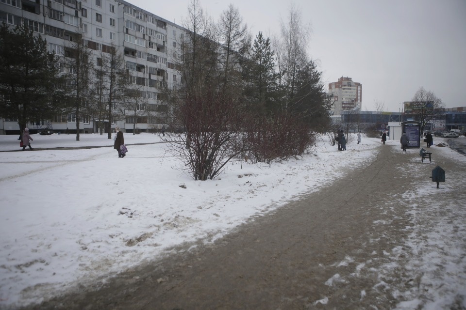 Парковка под окнами