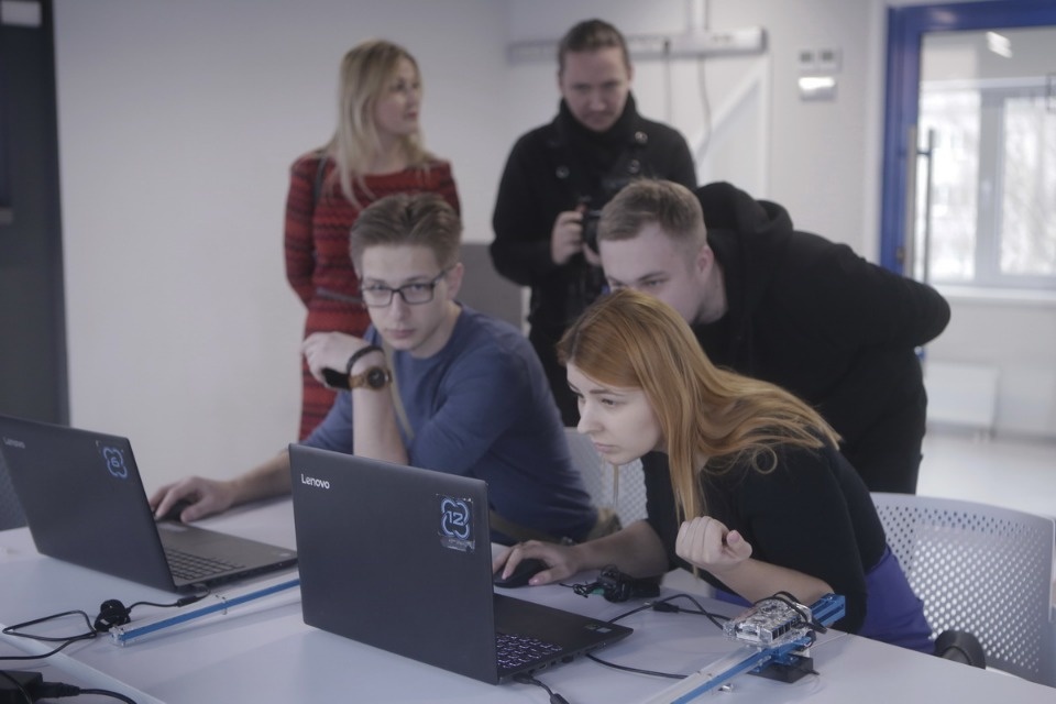 Журналисты играли как дети в «Кванториуме» Пскова Журналисты играли как дети в «Кванториуме» Пскова