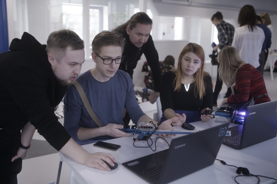 Журналисты играли как дети в «Кванториуме» Пскова Журналисты играли как дети в «Кванториуме» Пскова