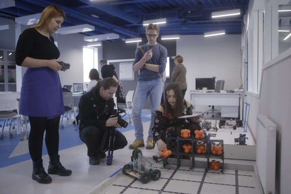 Журналисты играли как дети в «Кванториуме» Пскова Журналисты играли как дети в «Кванториуме» Пскова