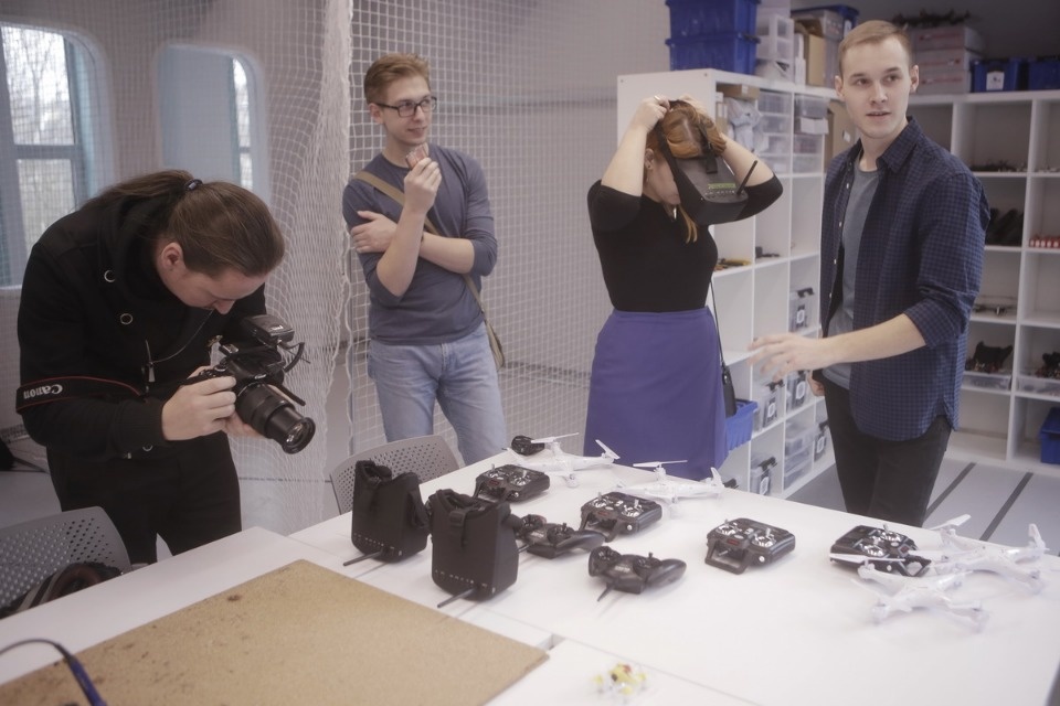 Журналисты играли как дети в «Кванториуме» Пскова Журналисты играли как дети в «Кванториуме» Пскова