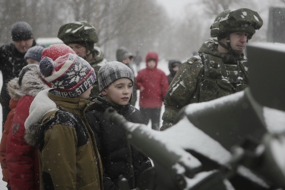 Парад войск Псковского гарнизона в День защитника Отечества Парад войск Псковского гарнизона в День защитника Отечества