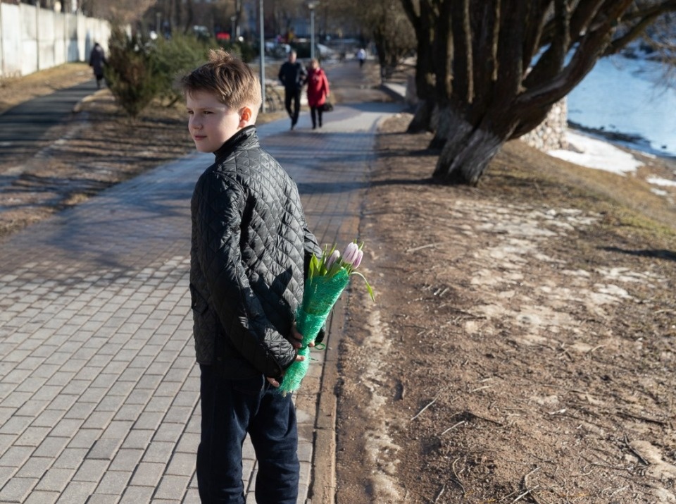 С праздником! Как Михаил Ведерников и Алексей Немов поздравляли псковичек с 8 Марта