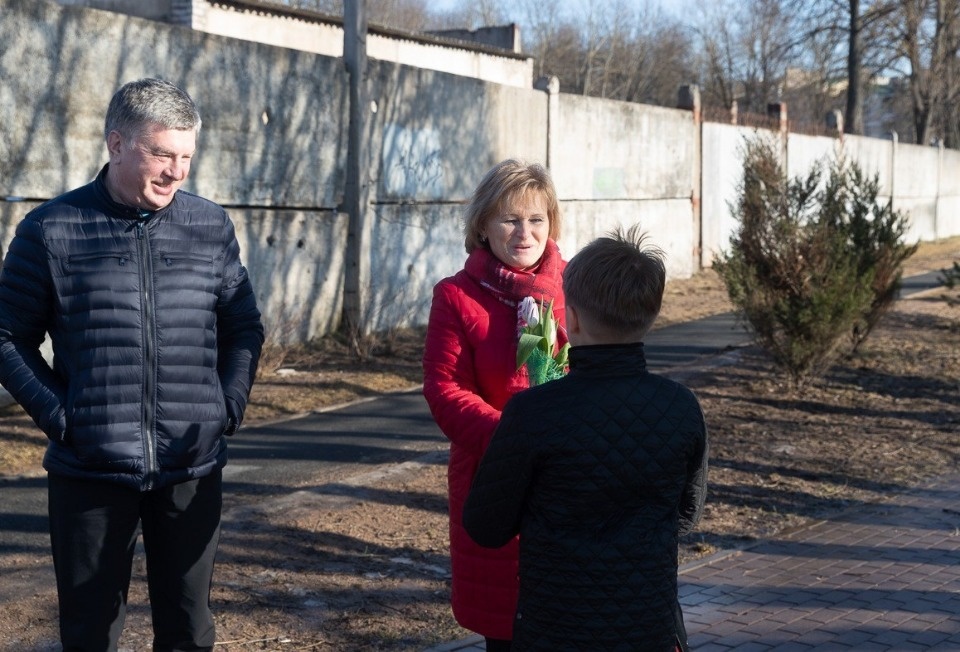 С праздником! Как Михаил Ведерников и Алексей Немов поздравляли псковичек с 8 Марта