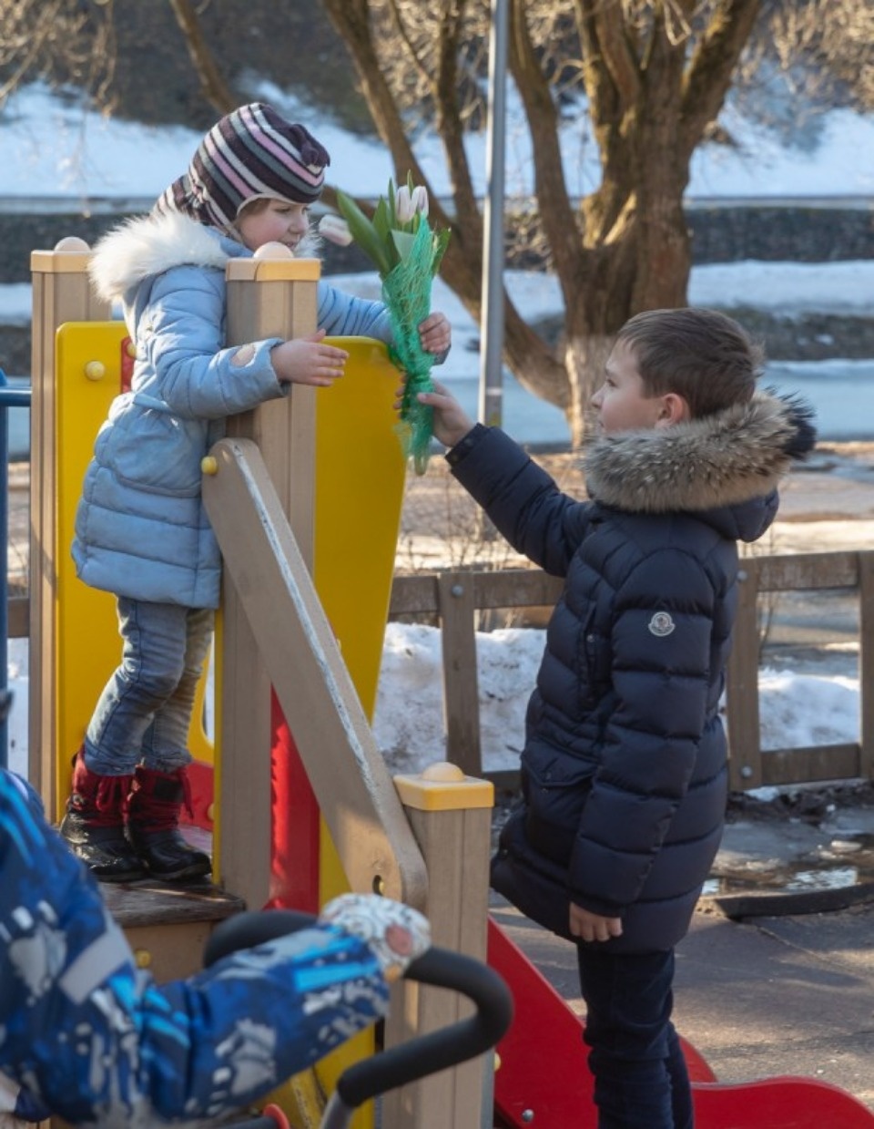 С праздником! Как Михаил Ведерников и Алексей Немов поздравляли псковичек с 8 Марта