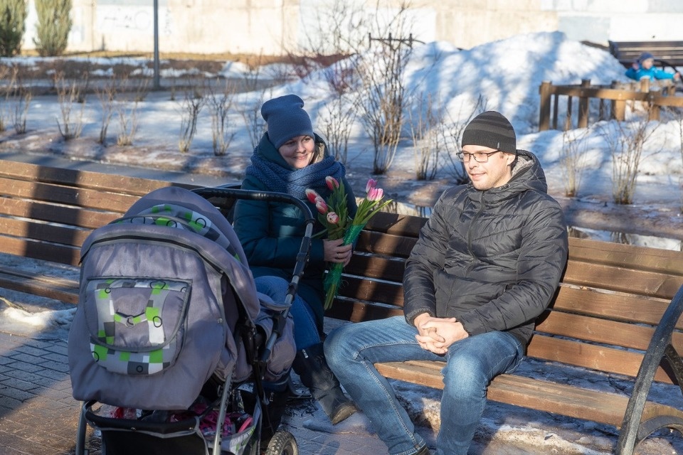 С праздником! Как Михаил Ведерников и Алексей Немов поздравляли псковичек с 8 Марта