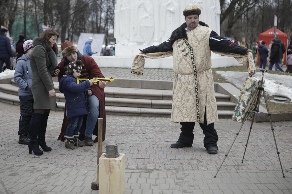 Проводы русской зимы и масленичные гуляния в Пскове