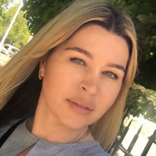 Одна в домике