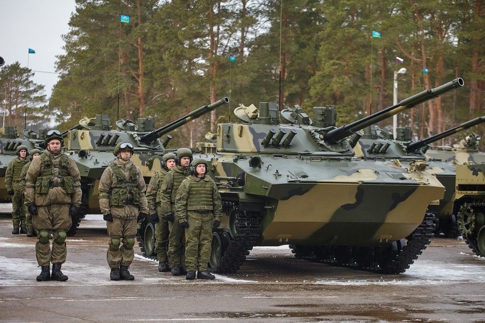 Новая военная техника поступила в псковскую дивизию