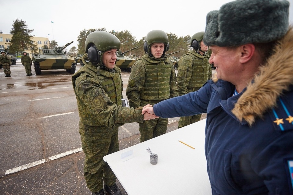 Новая военная техника поступила в псковскую дивизию