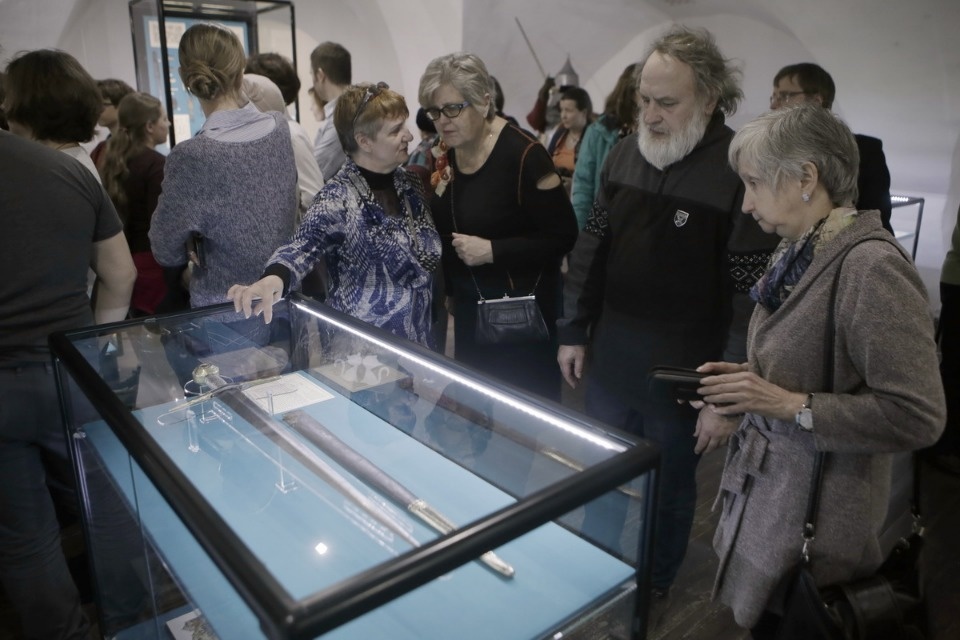 Центральным экспонатом на выставке «Господин Псков» стал меч князя Довмонта Центральным экспонатом на выставке «Господин Псков» стал меч князя Довмонта