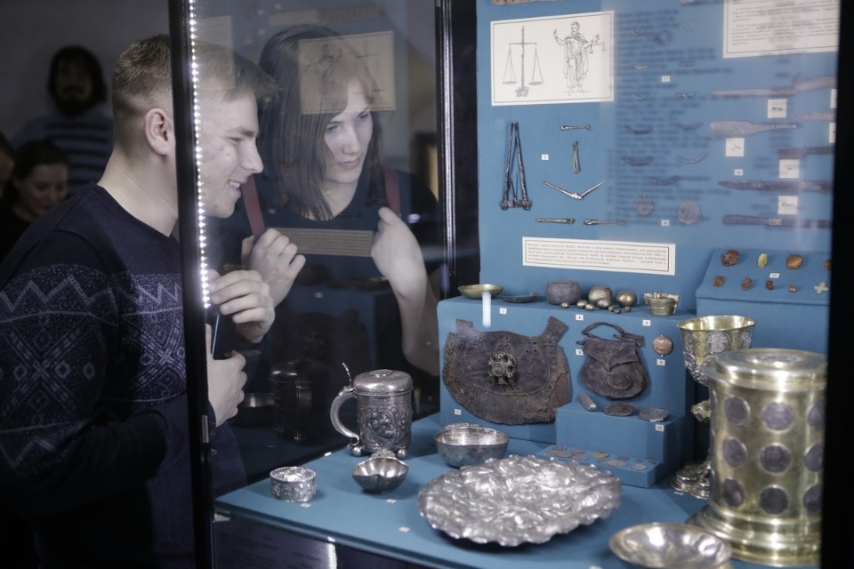Центральным экспонатом на выставке «Господин Псков» стал меч князя Довмонта Центральным экспонатом на выставке «Господин Псков» стал меч князя Довмонта