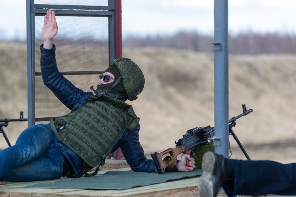 Стрельбу из пулемётов и снайперских винтовок отработали власти Псковской области