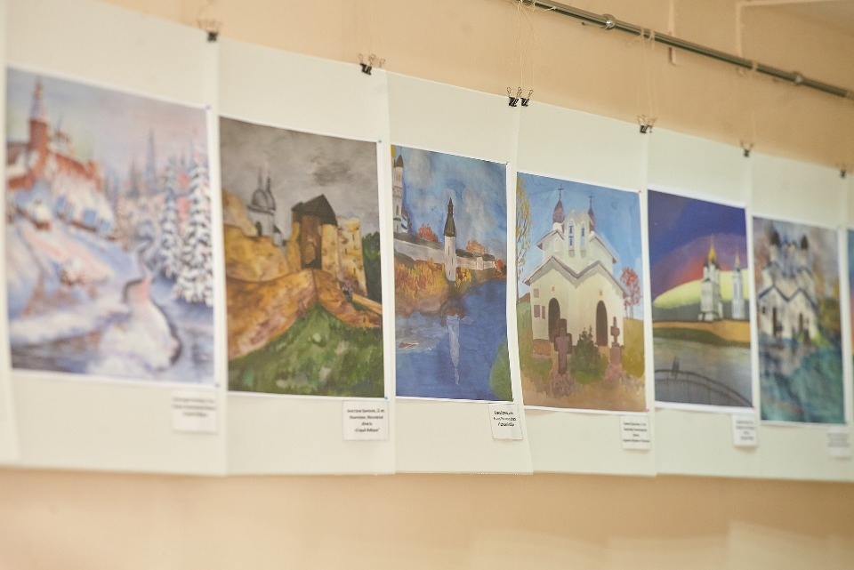 Выставка участников всероссийского конкурса «Все в Псков» открылась в детской библиотеке