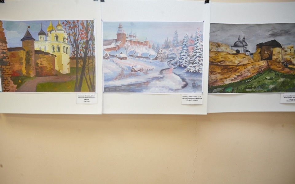 Выставка участников всероссийского конкурса «Все в Псков» открылась в детской библиотеке