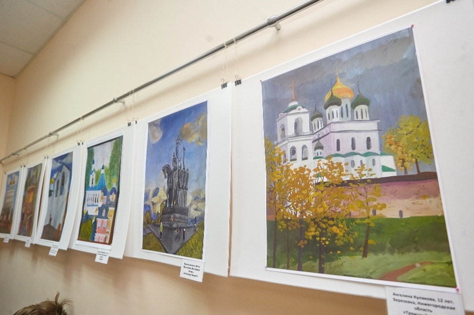 Выставка участников всероссийского конкурса «Все в Псков» открылась в детской библиотеке