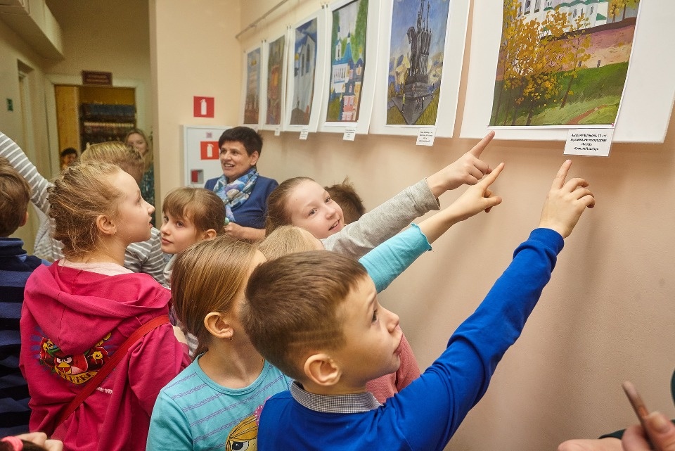 Выставка участников всероссийского конкурса «Все в Псков» открылась в детской библиотеке
