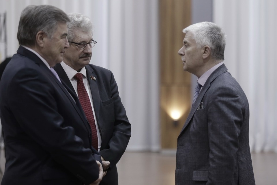 Торжественное заседание, посвященное 25-летию со дня образования Псковского областного Собрания депутатов Торжественное заседание, посвященное 25-летию со дня образования Псковского областного Собрания депутатов