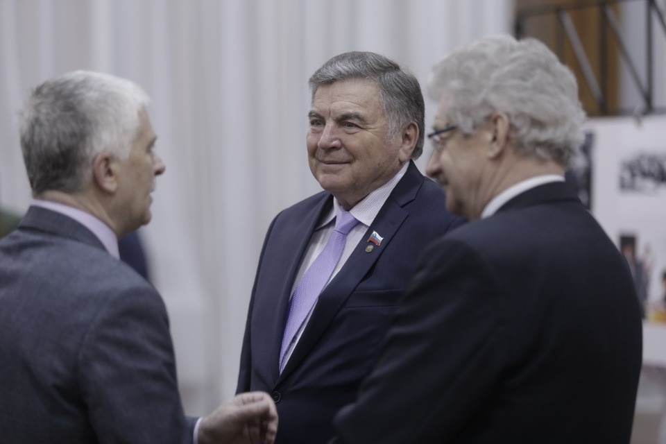 Торжественное заседание, посвященное 25-летию со дня образования Псковского областного Собрания депутатов Торжественное заседание, посвященное 25-летию со дня образования Псковского областного Собрания депутатов