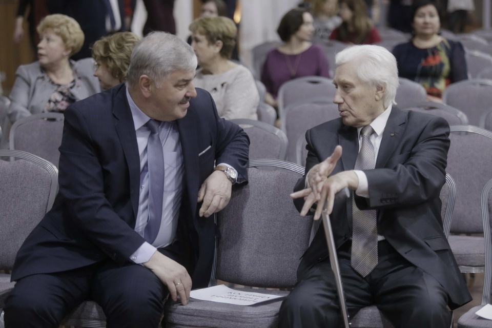 Торжественное заседание, посвященное 25-летию со дня образования Псковского областного Собрания депутатов Торжественное заседание, посвященное 25-летию со дня образования Псковского областного Собрания депутатов