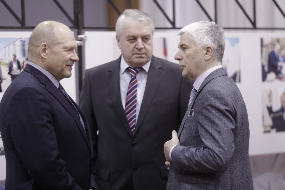 Торжественное заседание, посвященное 25-летию со дня образования Псковского областного Собрания депутатов Торжественное заседание, посвященное 25-летию со дня образования Псковского областного Собрания депутатов