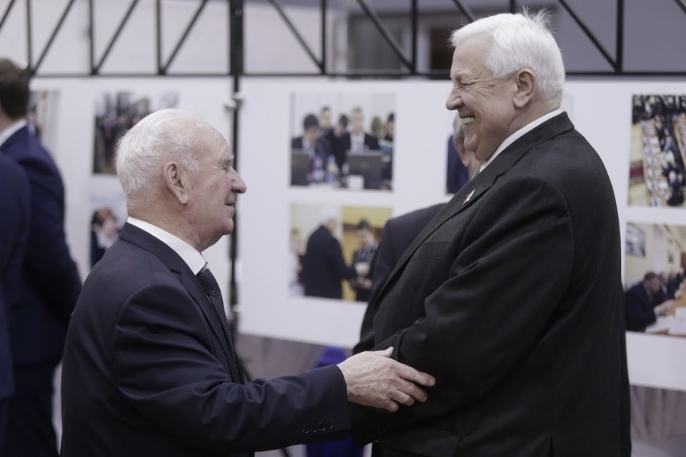 Торжественное заседание, посвященное 25-летию со дня образования Псковского областного Собрания депутатов Торжественное заседание, посвященное 25-летию со дня образования Псковского областного Собрания депутатов