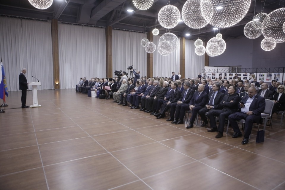 Торжественное заседание, посвященное 25-летию со дня образования Псковского областного Собрания депутатов Торжественное заседание, посвященное 25-летию со дня образования Псковского областного Собрания депутатов