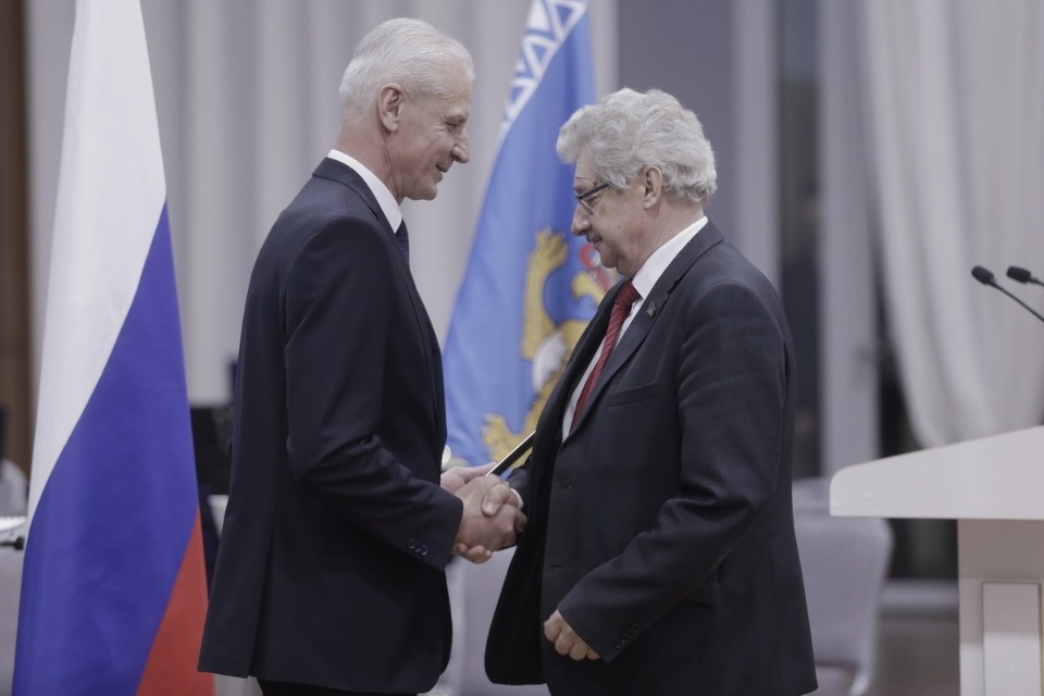 Торжественное заседание, посвященное 25-летию со дня образования Псковского областного Собрания депутатов Торжественное заседание, посвященное 25-летию со дня образования Псковского областного Собрания депутатов