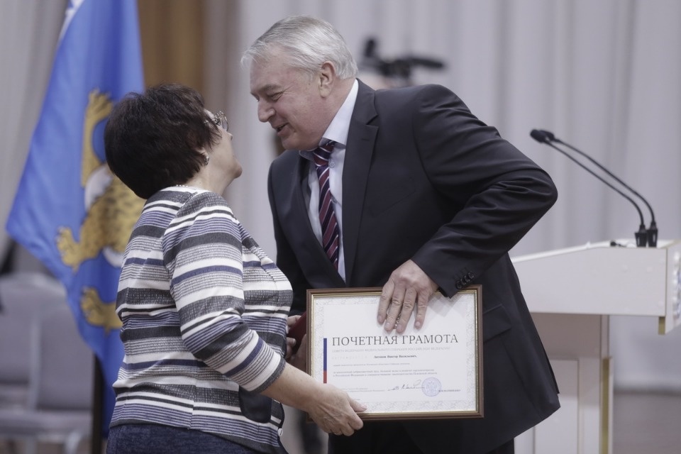 Торжественное заседание, посвященное 25-летию со дня образования Псковского областного Собрания депутатов Торжественное заседание, посвященное 25-летию со дня образования Псковского областного Собрания депутатов