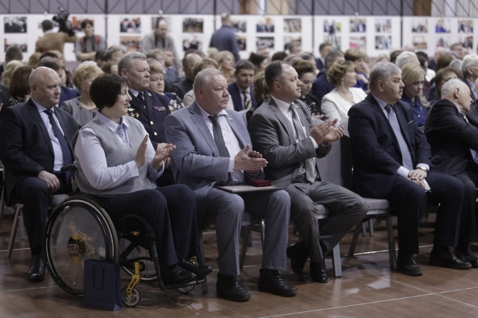 Торжественное заседание, посвященное 25-летию со дня образования Псковского областного Собрания депутатов Торжественное заседание, посвященное 25-летию со дня образования Псковского областного Собрания депутатов