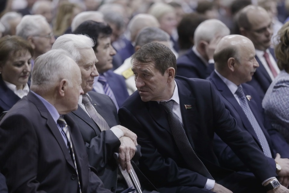 Торжественное заседание, посвященное 25-летию со дня образования Псковского областного Собрания депутатов Торжественное заседание, посвященное 25-летию со дня образования Псковского областного Собрания депутатов