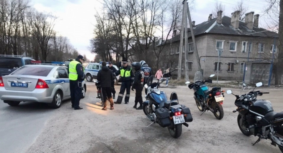 Псковские байкеры помогли ГИБДД поймать пятерых пьяных водителей