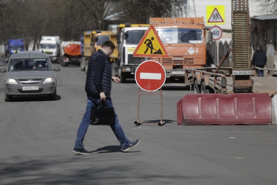 Гарантийный ремонт дорог стал причиной автомобильных пробок.